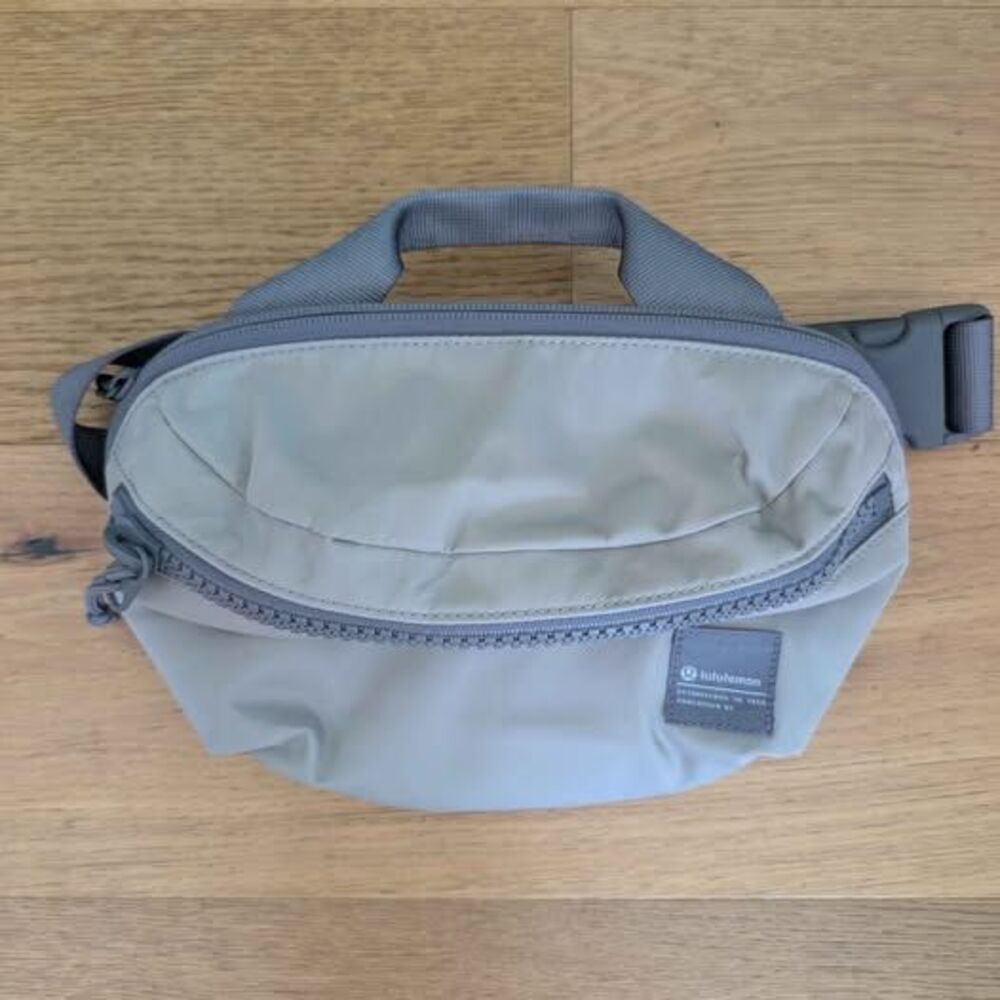 Lululemon Everywhere Belt Bag 2L Grey
